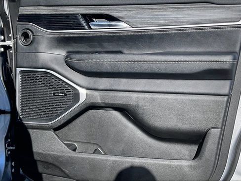 Used 2024 Jeep Wagoneer L Series II image 27