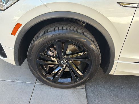 Certified 2024 Volkswagen Tiguan SE R-Line AWD/4WD image 9