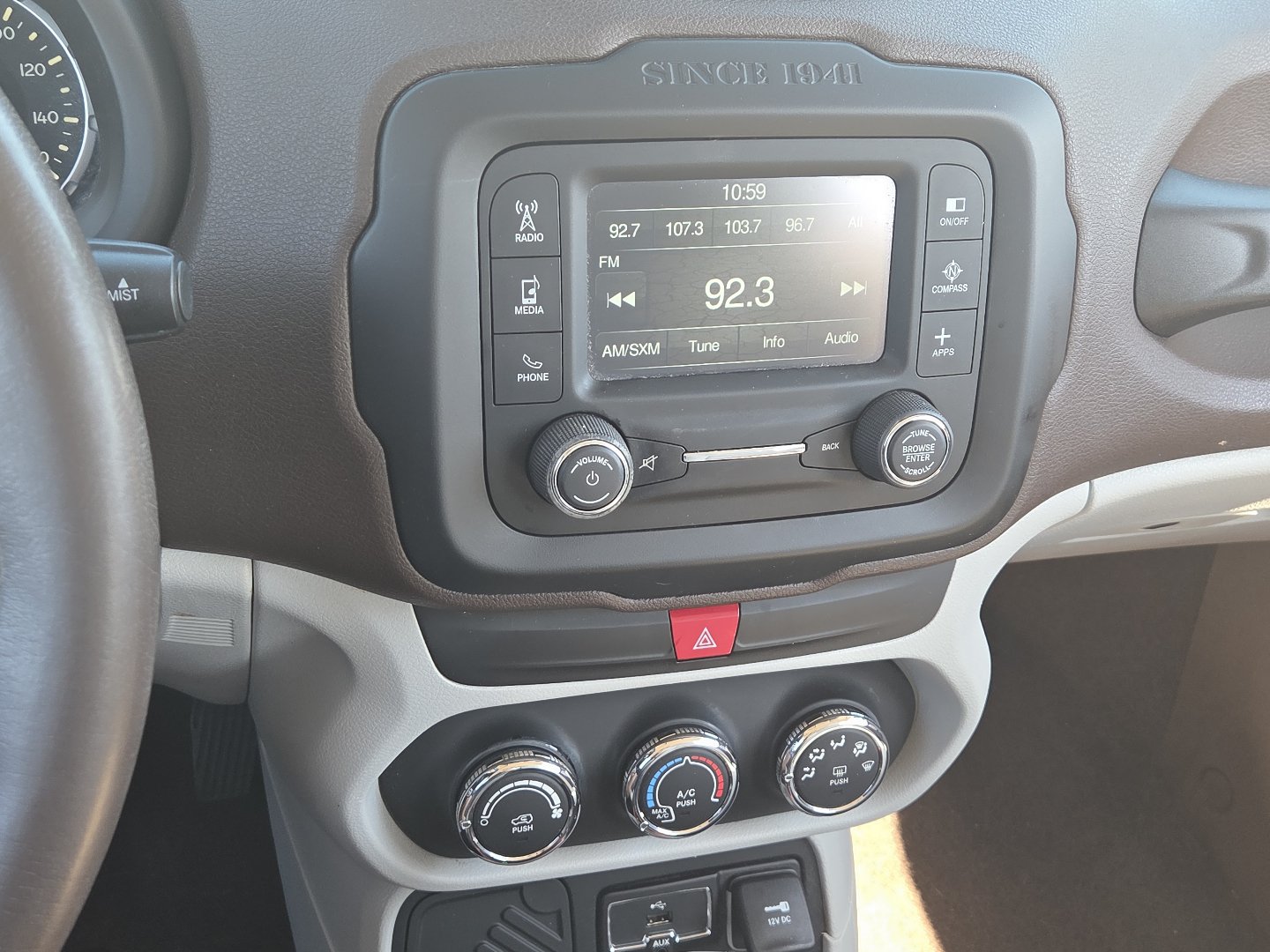 Used 2017 Jeep Renegade Latitude FWD image 27