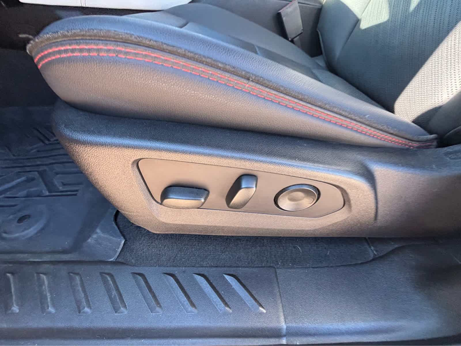 Used 2024 GMC Canyon AT4X AWD/4WD image 17