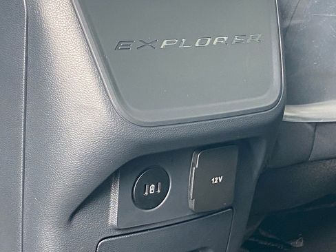 Used 2025 Ford Explorer Active image 15