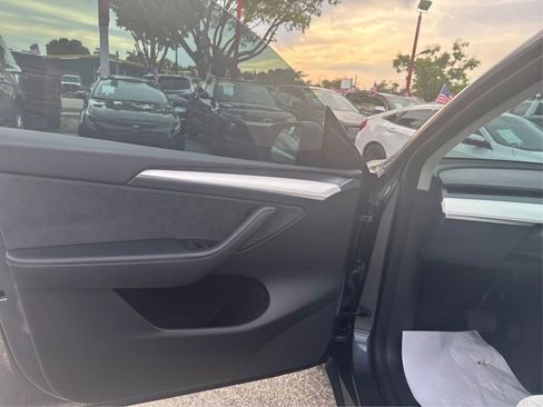 Used 2022 Tesla Model Y Long Range AWD/4WD image 20