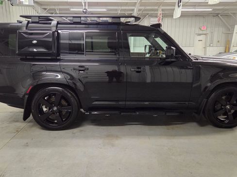 Used 2024 Land Rover Defender 130 X-Dynamic SE AWD/4WD image 9