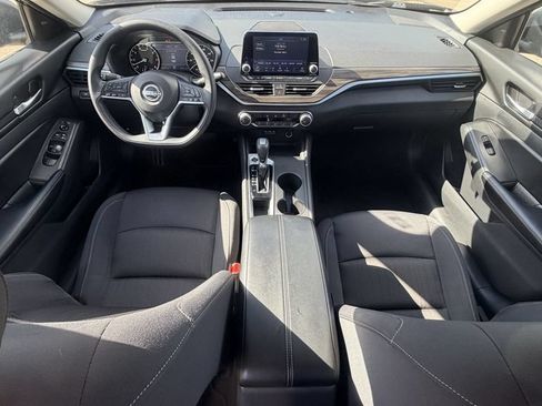 Used 2025 Nissan Altima 2.5 SV FWD image 12
