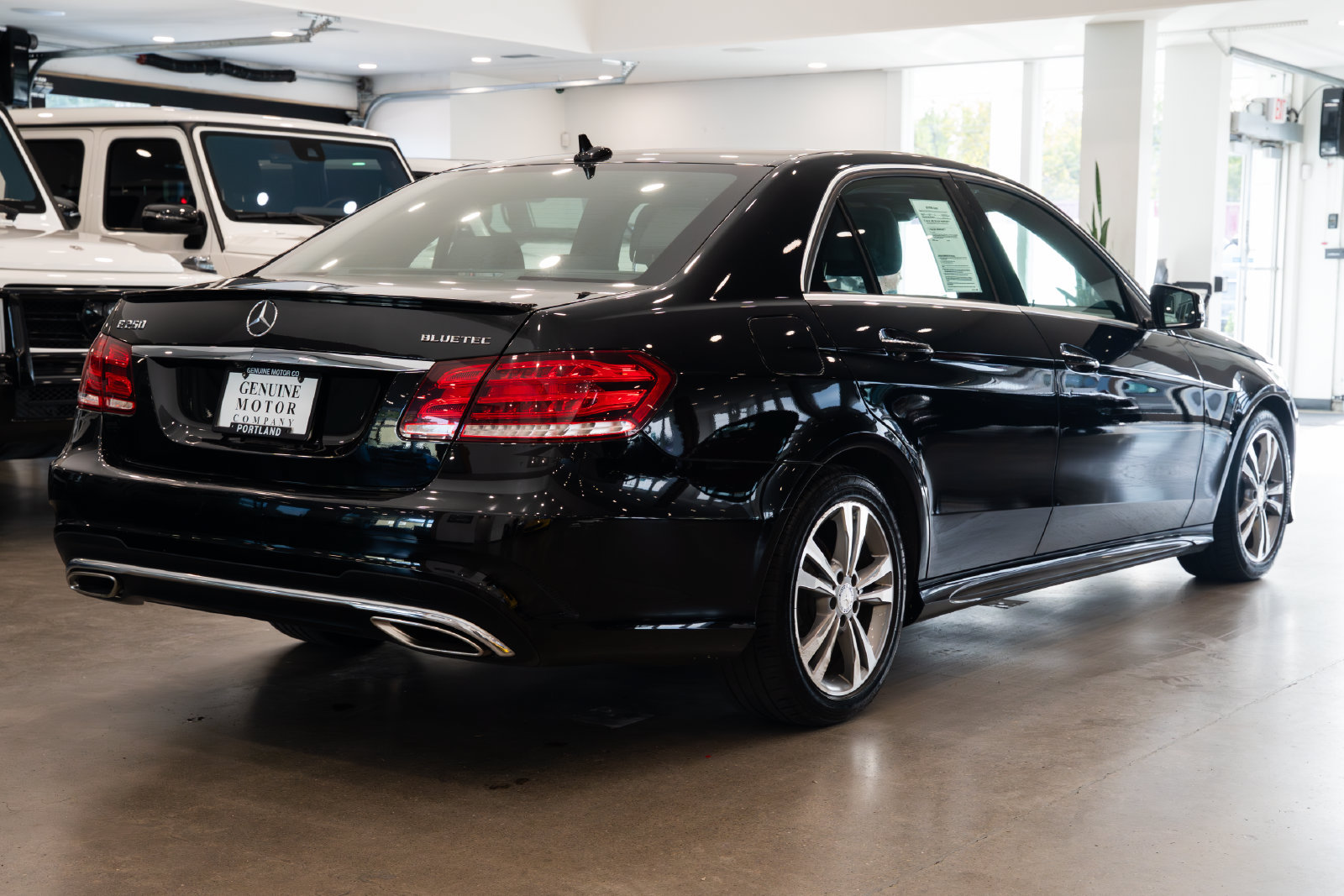 Used 2015 Mercedes-Benz E 250 BlueTEC Sedan image 4