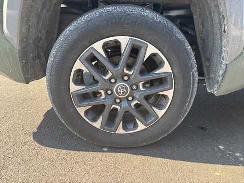 Used 2023 Toyota Tundra Limited image 3