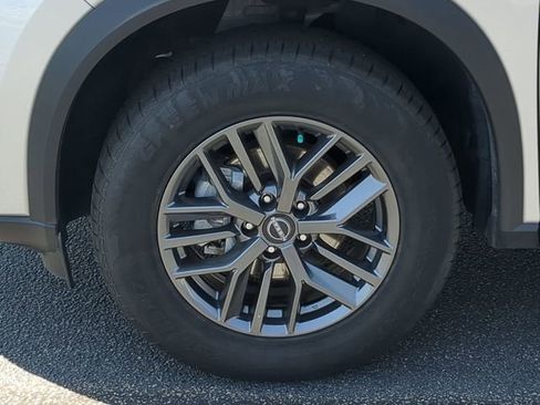 Used 2024 Nissan Rogue S FWD image 10