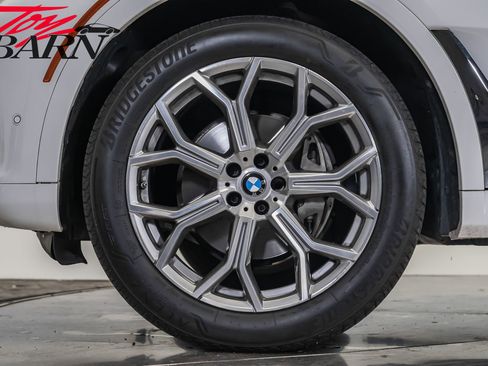 Used 2022 BMW X7 xDrive40i w/ Premium Package image 17