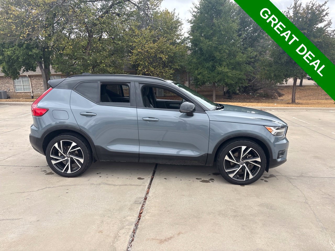 Used 2021 Volvo XC40 T5 R-Design w/ Advanced Package AWD/4WD image 6