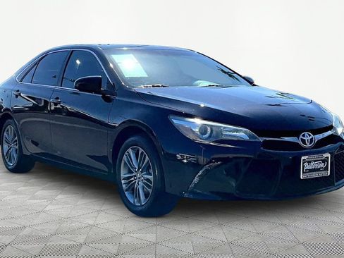 Used 2017 Toyota Camry SE w/ Moonroof Package FWD image 5