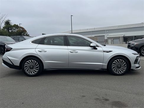 Certified 2025 Hyundai Sonata SEL image 36