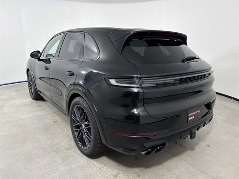 New 2026 Porsche Cayenne GTS image 3