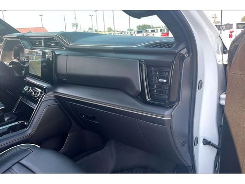 Used 2024 GMC Sierra 1500 AT4X w/ AT4X AEV Edition AWD/4WD image 18
