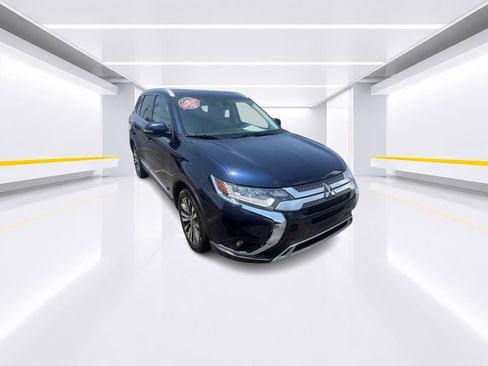 Used 2020 Mitsubishi Outlander FWD image 2