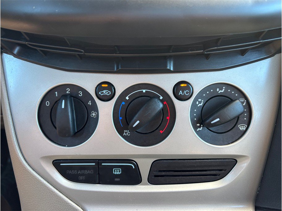 Used 2013 Ford Focus SE w/ Super Fuel Economy (SFE) Pkg FWD image 23