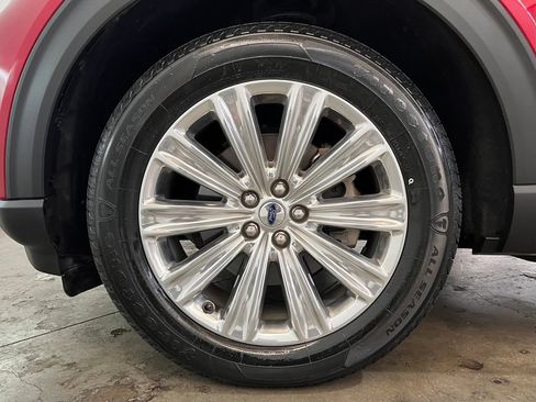 Used 2022 Ford Explorer Limited w/ Equipment Group 301A AWD/4WD image 16