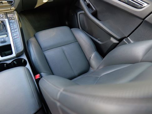 Used 2021 Porsche Macan S image 32