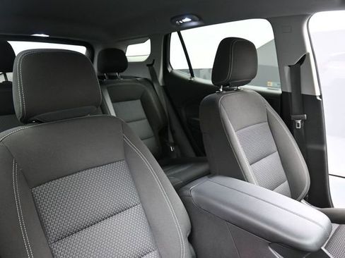 Used 2023 GMC Terrain SLE w/ Driver Convenience Package image 27