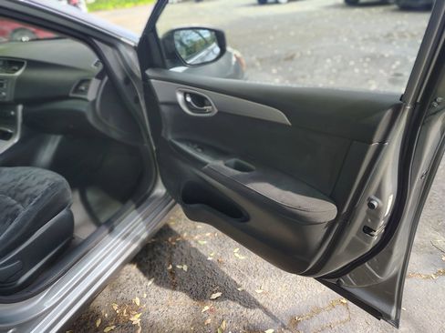 Used 2013 Nissan Sentra SV image 25