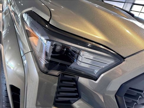 Used 2024 Toyota Tacoma TRD Sport AWD/4WD image 15