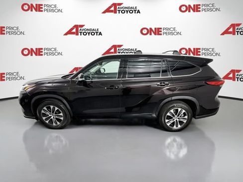 Certified 2021 Toyota Highlander XLE FWD image 5
