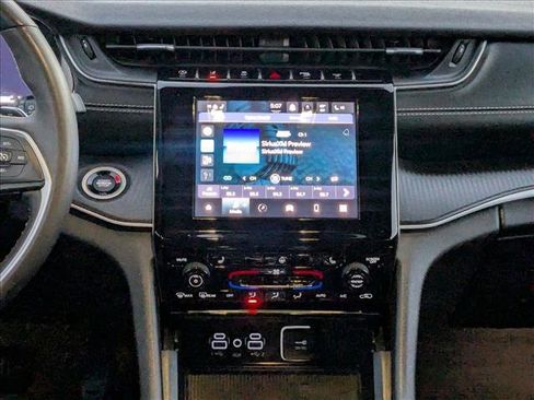 Used 2023 Jeep Grand Cherokee L Altitude image 13