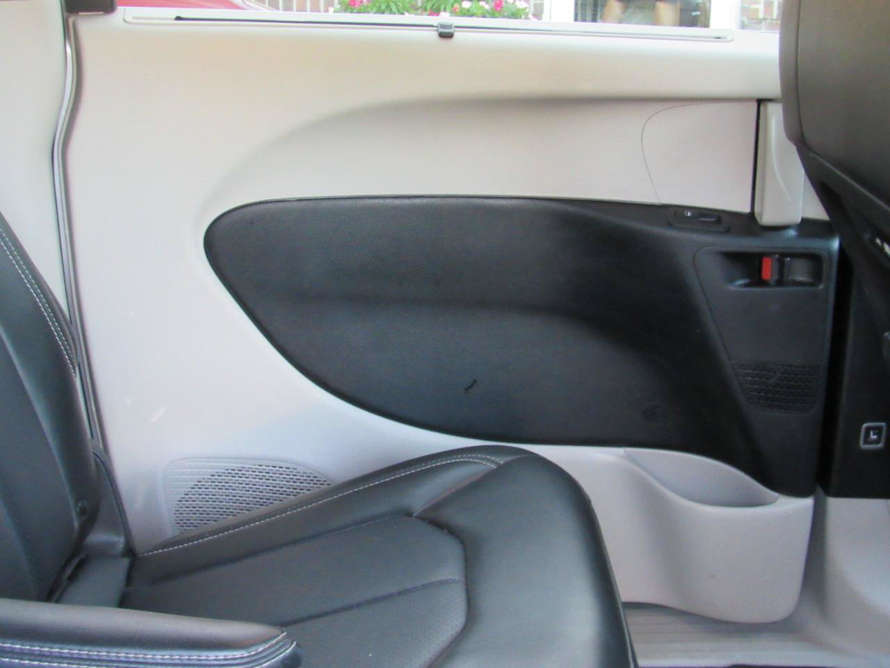 Used 2024 Chrysler Pacifica Touring-L FWD image 36