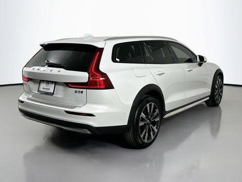 New 2026 Volvo V60 B5 Cross Country Ultra w/ Protection Package Premier image 5