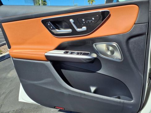 Used 2024 Mercedes-Benz GLC 300 4MATIC image 28