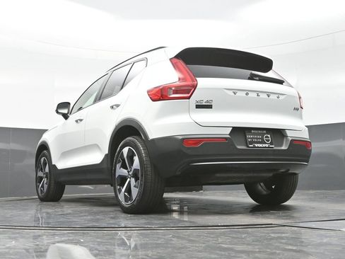 Used 2023 Volvo XC40 B5 Plus w/ Climate Package image 17
