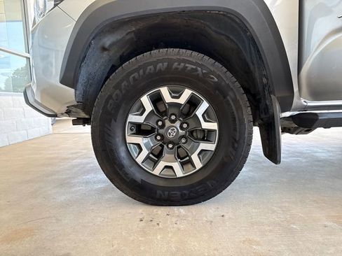 Used 2019 Toyota Tacoma TRD Off-Road w/ Technology Package AWD/4WD image 26