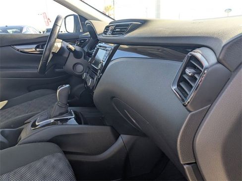 Used 2022 Nissan Rogue Sport SV image 34