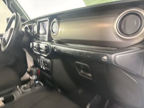 Used 2019 Jeep Wrangler Sport image 24