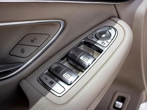 Used 2022 Mercedes-Benz GLC 300 GLC 300 image 11