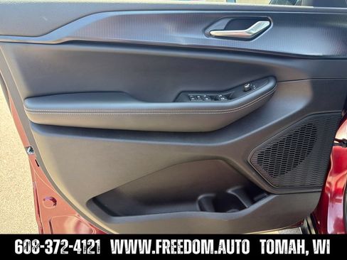 Used 2025 Jeep Grand Cherokee Altitude AWD/4WD image 10