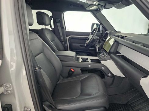 Used 2026 Land Rover Defender 130 X-Dynamic SE AWD/4WD image 10