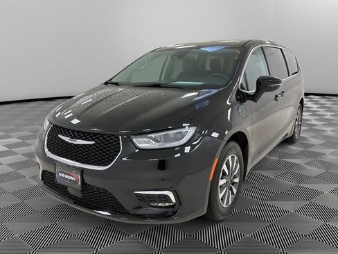 Used 2024 Chrysler Pacifica Select image 7