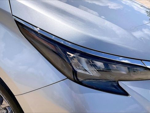 Used 2024 Toyota Sienna XLE FWD image 51