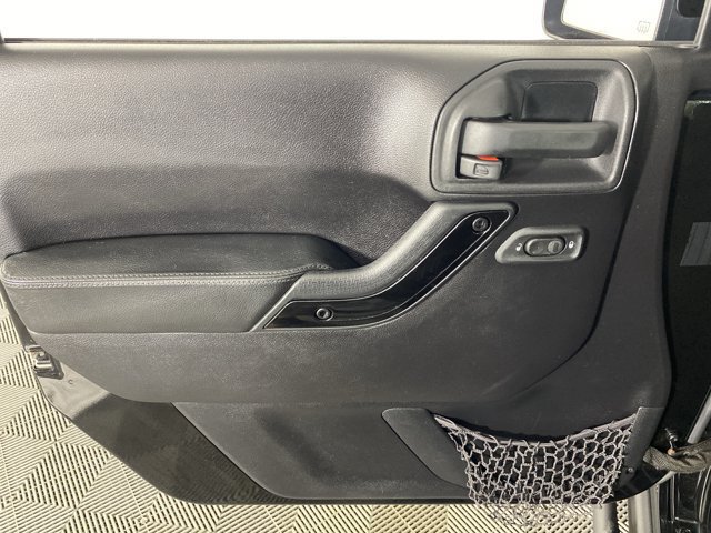 Used 2015 Jeep Wrangler Unlimited Sahara w/ Dual Top Group AWD/4WD image 12