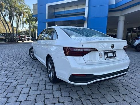 Used 2024 Volkswagen Jetta SE FWD image 12