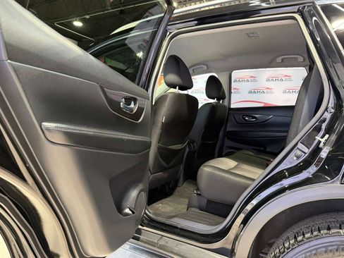 Used 2018 Nissan Rogue SV image 35