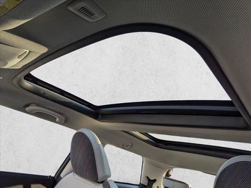 Used 2025 MINI Cooper 2-Door Hardtop image 17