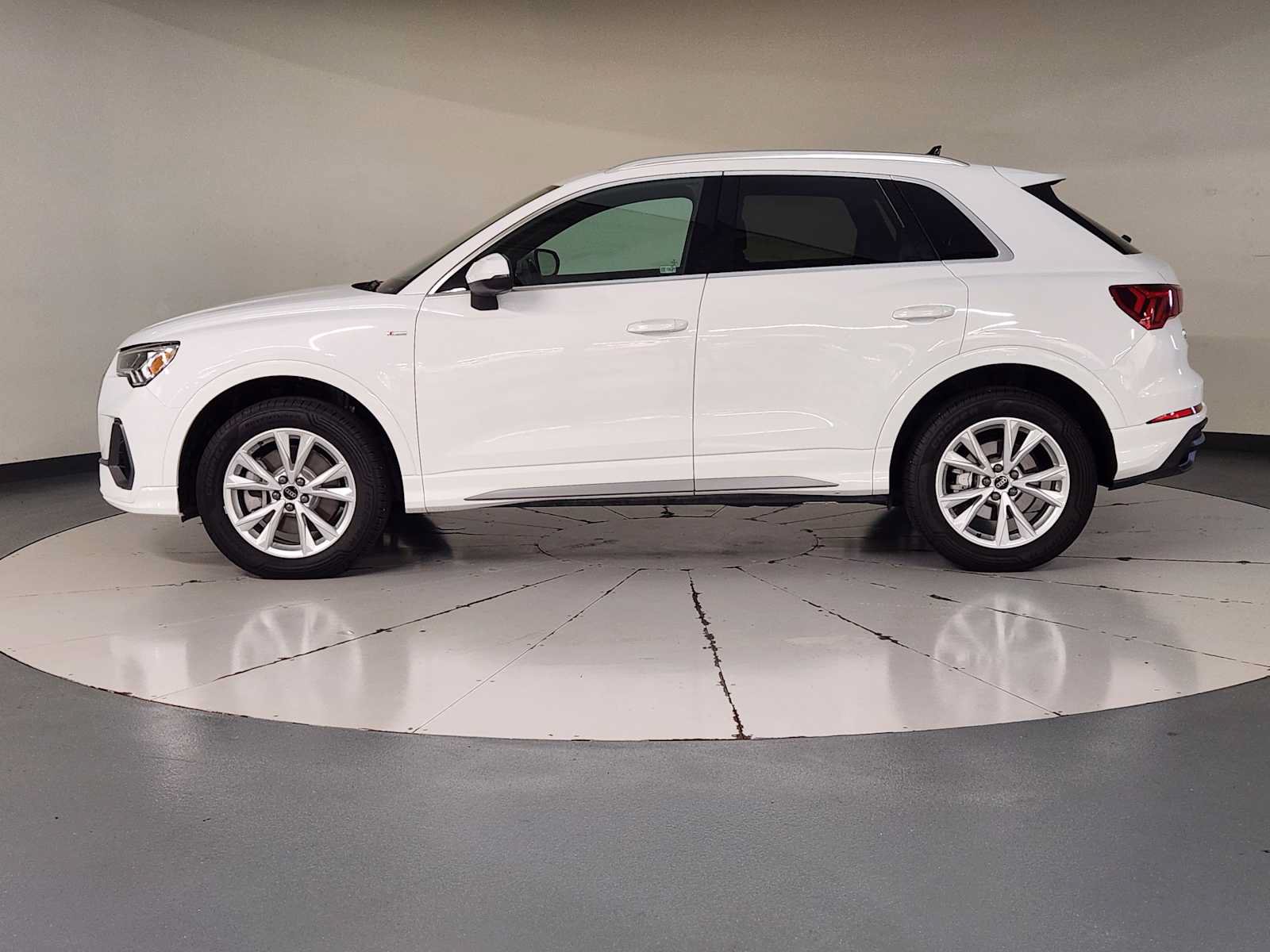 Used 2024 Audi Q3 2.0T Premium AWD/4WD image 5