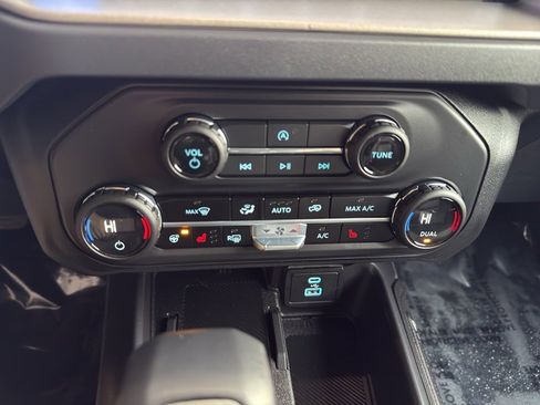 New 2025 Ford Bronco Outer Banks w/ Black Appearance Package AWD/4WD image 29