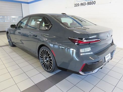 Used 2025 BMW 740i image 12