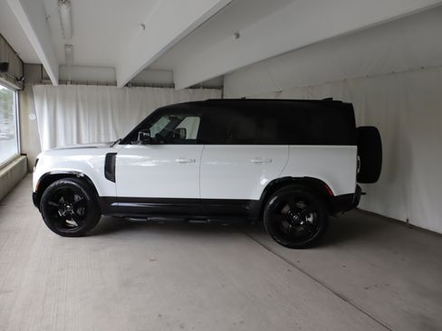 Used 2025 Land Rover Defender 110 X-Dynamic SE AWD/4WD image 25