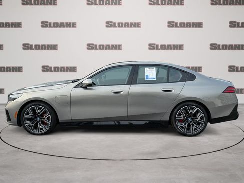 Used 2025 BMW 550e xDrive w/ Executive Package AWD/4WD image 2