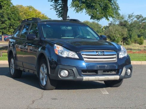 Used 2014 Subaru Outback 3.6R Limited w/ Moonroof Package AWD/4WD image 3
