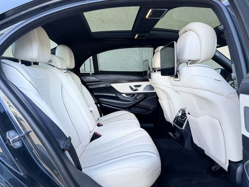 Used 2018 Mercedes-Benz S 560 Sedan image 25