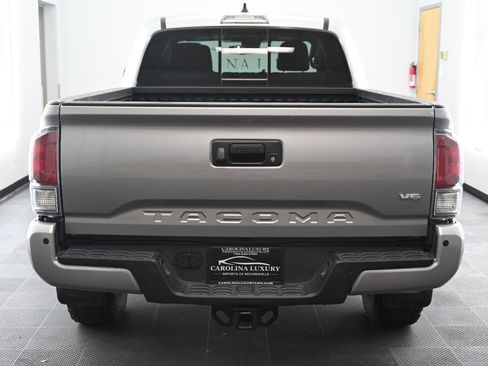 Used 2020 Toyota Tacoma TRD Off-Road image 3